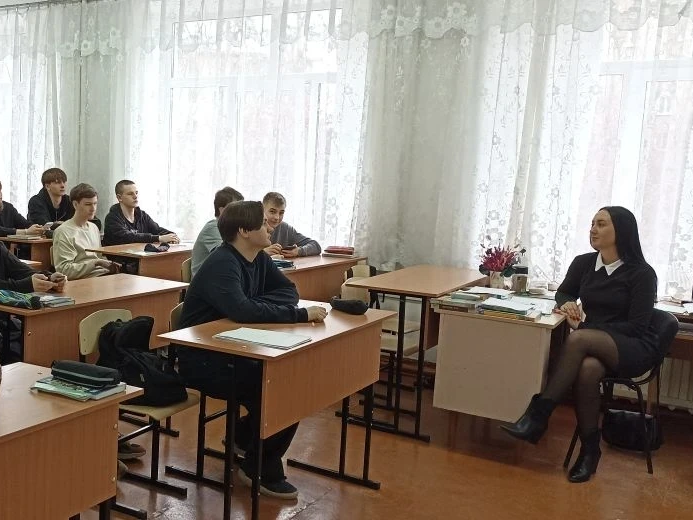 Профориентационная встреча со студенткой АГУ, факультета психологии Еленой Колесниковой Профориентационная встреча со студенткой АГУ, факультета психологии Еленой Колесниковой.